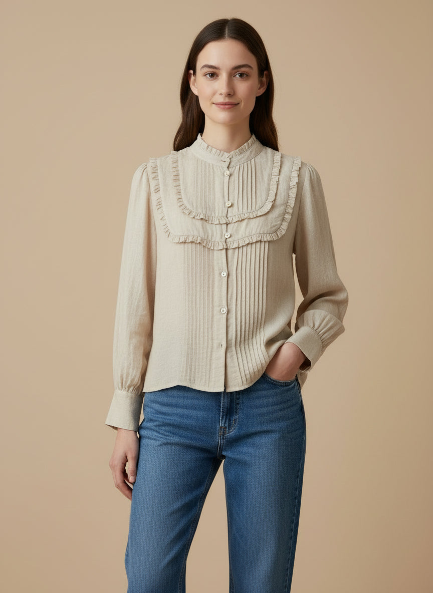 Blusa beige con volante y cuello mao