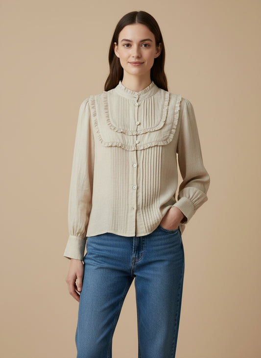 Blusa beige con volante y cuello mao