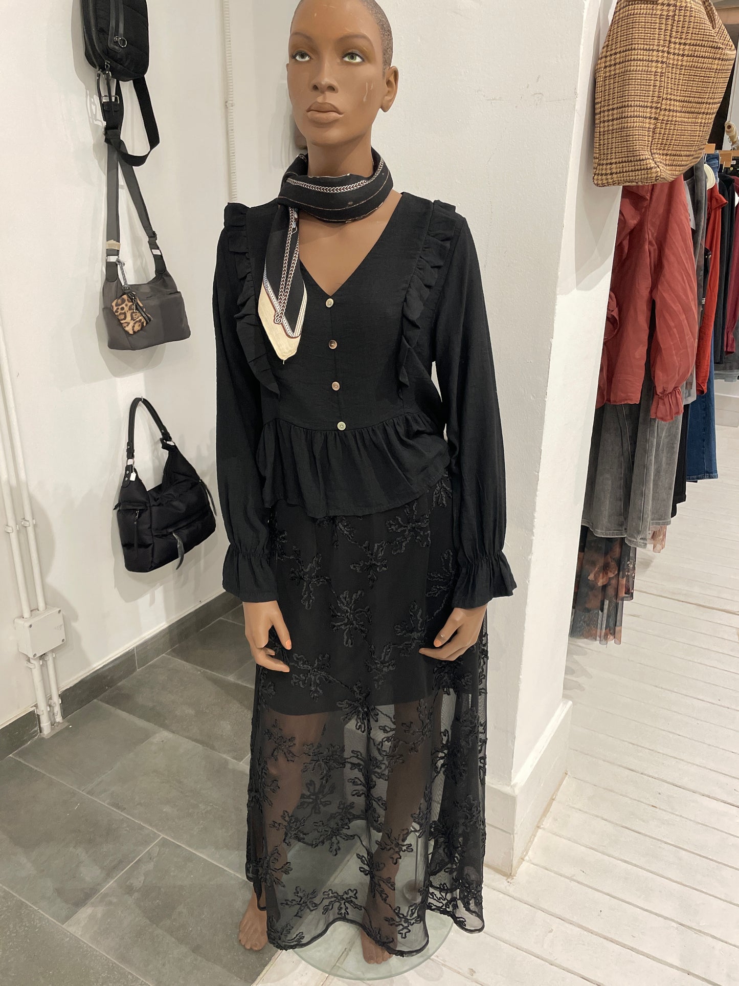 Falda semitransparente